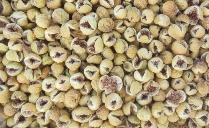 تصویر انجیر خشک صدیک پرک استهبان با رنگ طلایی و بافت طبیعی، ارائه‌شده توسط آسا خشکبار خوشمزه.