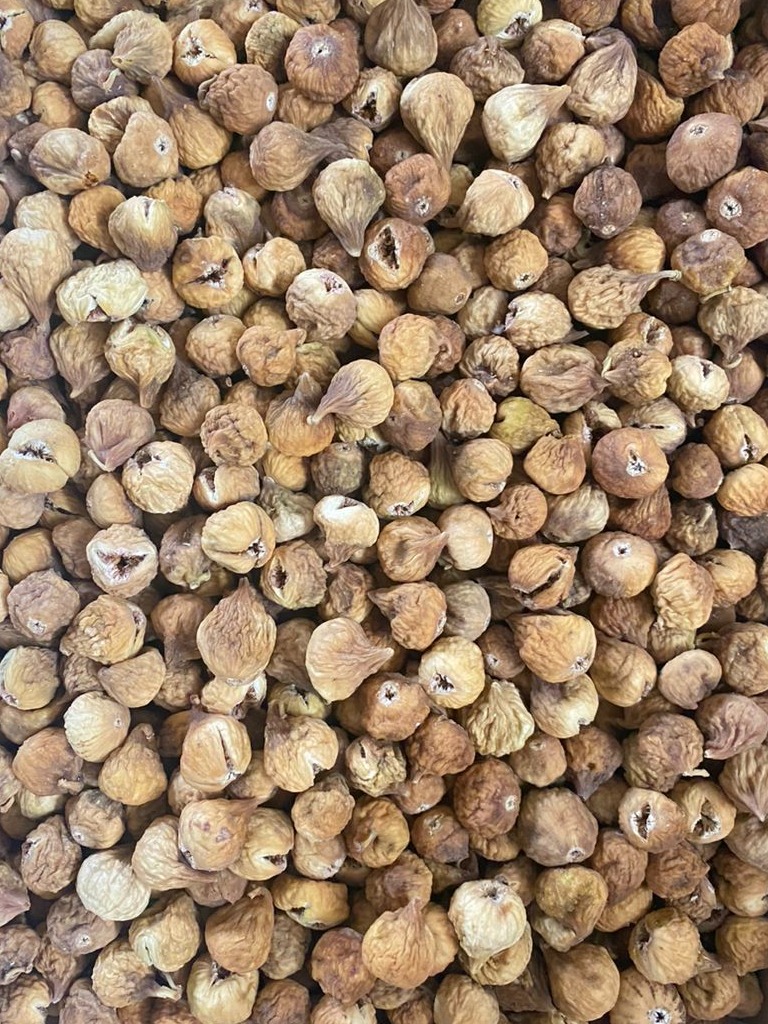 انجیر خشک استهبان شکلاتی با بافت طبیعی و رنگ تیره جذاب