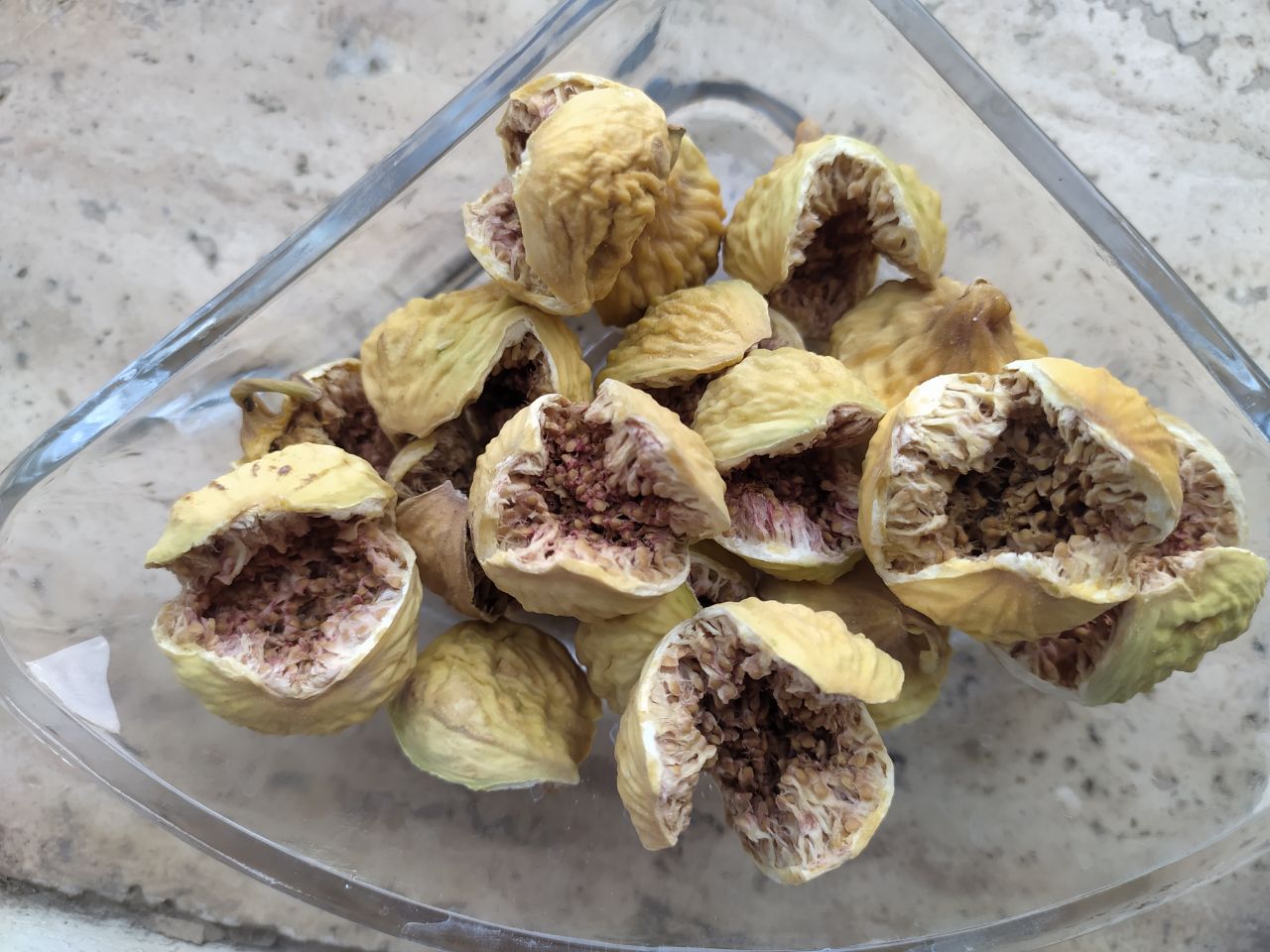 انجیر پرک استهبان، محصولی با کیفیت عالی و طعمی بی‌نظیر، مناسب برای مصرف و صادرات