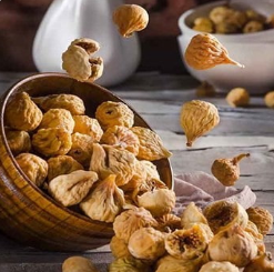 انجیر خشک استهبان با رنگ طلایی و بافتی نرم، مناسب برای تقویت حافظه و سلامت بدن.
