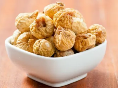 انجیر معمولی استهبان با رنگ طبیعی، سایز مناسب و کیفیت مطلوب، گزینه‌ای عالی برای عمده‌فروشی.