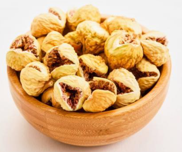 انجیر خشک لوکس استهبان با کیفیت عالی و رنگ طلایی، مناسب برای مصرف روزانه و رژیم‌های غذایی