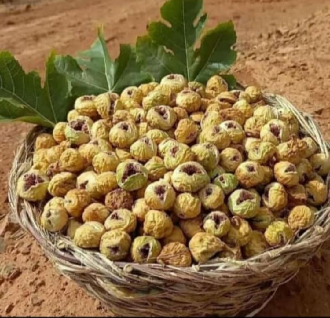 انجیر خشک پرک درجه یک فارس با رنگ طلایی، بافت نرم و طعم شیرین طبیعی