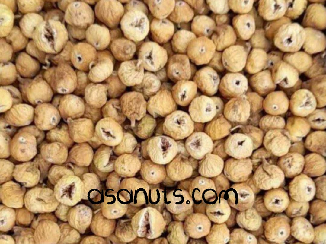 نمای نزدیک از انجیر خشک سفید استهبان، محصول ارگانیک