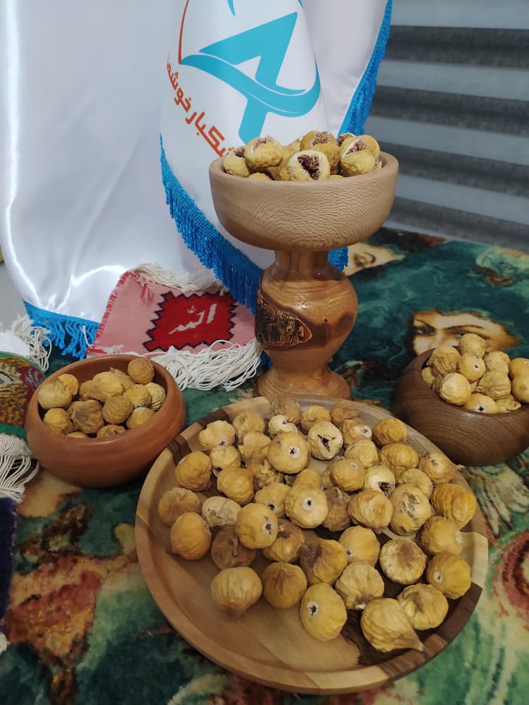 انجیر تازه خشک درشت داخل ظرف چوبی سنتی مناسب خرید عمده و خرده